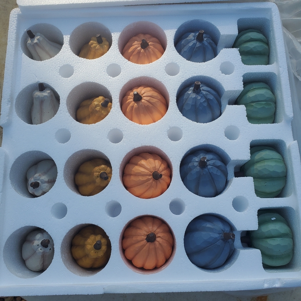 20pc Case Mini Decorative Pumpkins